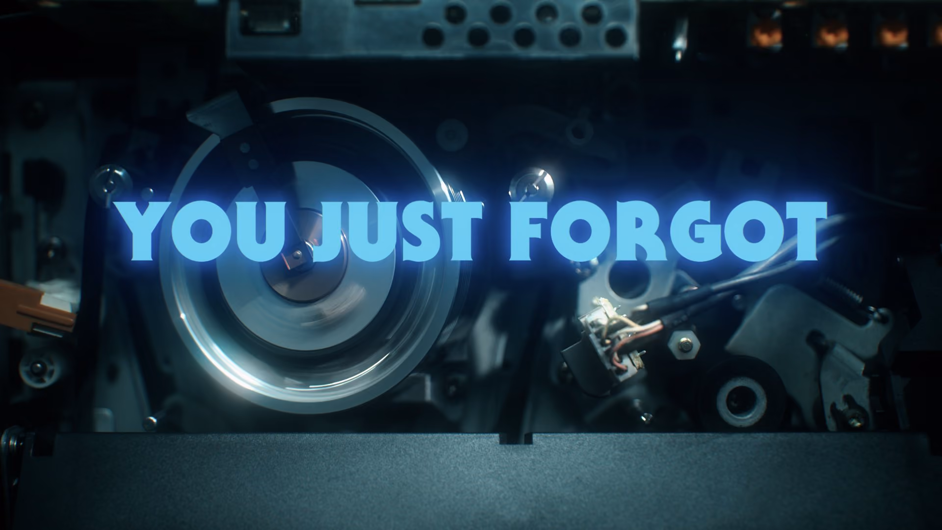 Fotograma del cortometraje You Just Forgot, con textura de video VHS